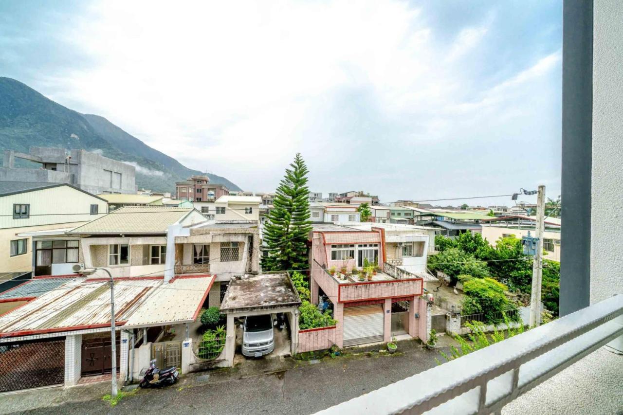 五葉松民宿-電梯民宿 近慈濟中小學及慈科大及人社院 Hualien stad Exteriör bild