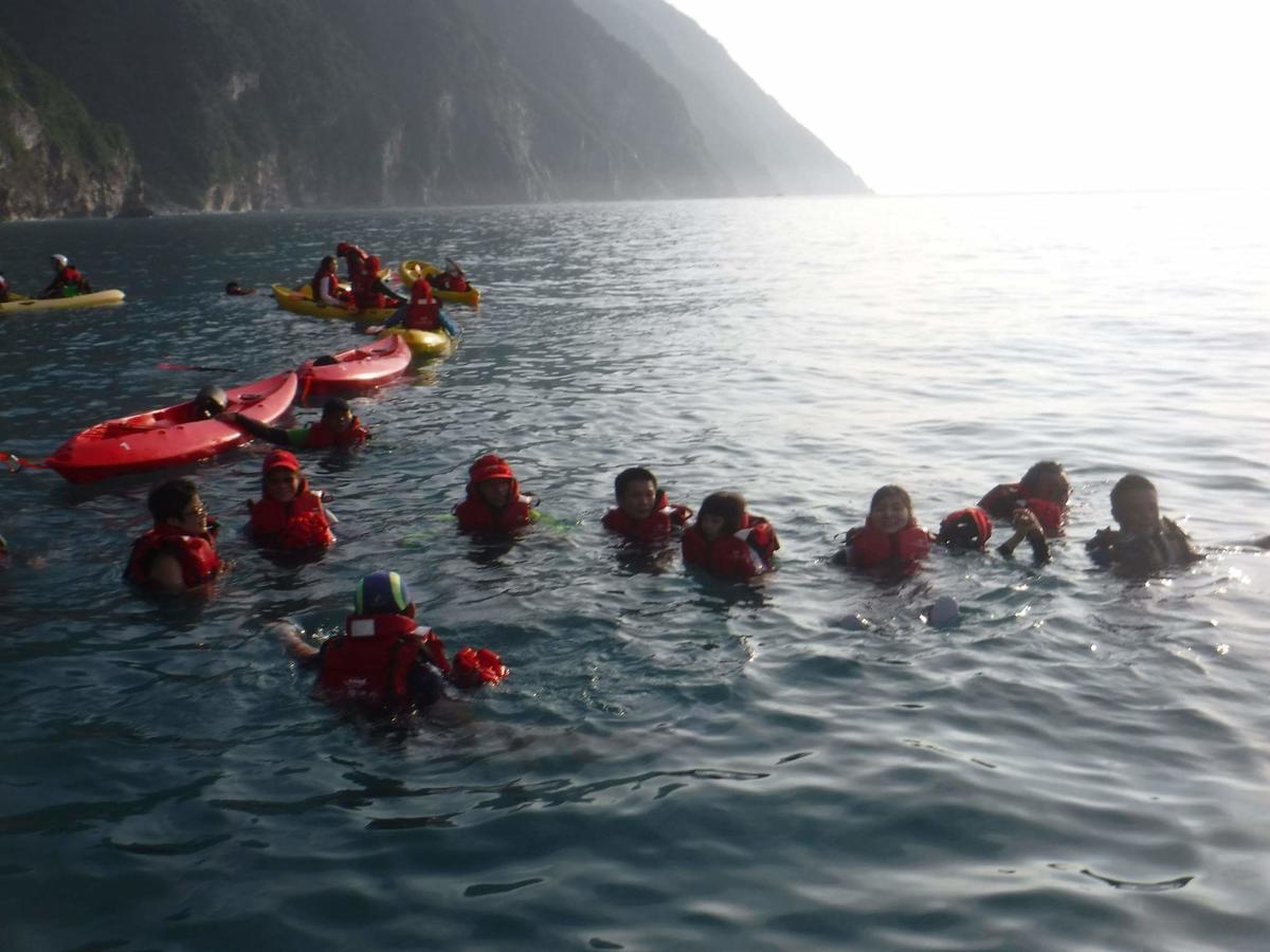 五葉松民宿-電梯民宿 近慈濟中小學及慈科大及人社院 Hualien stad Exteriör bild