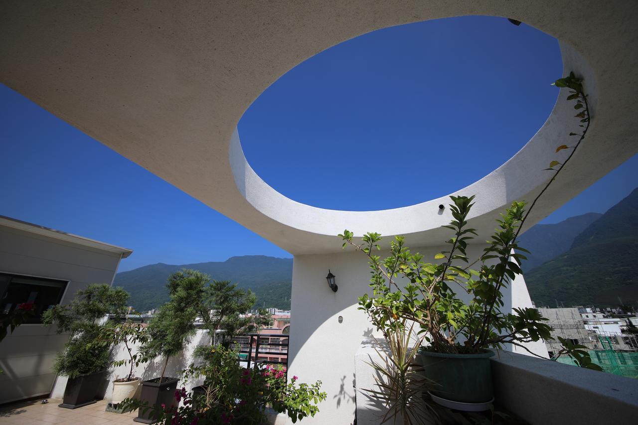 五葉松民宿-電梯民宿 近慈濟中小學及慈科大及人社院 Hualien stad Exteriör bild