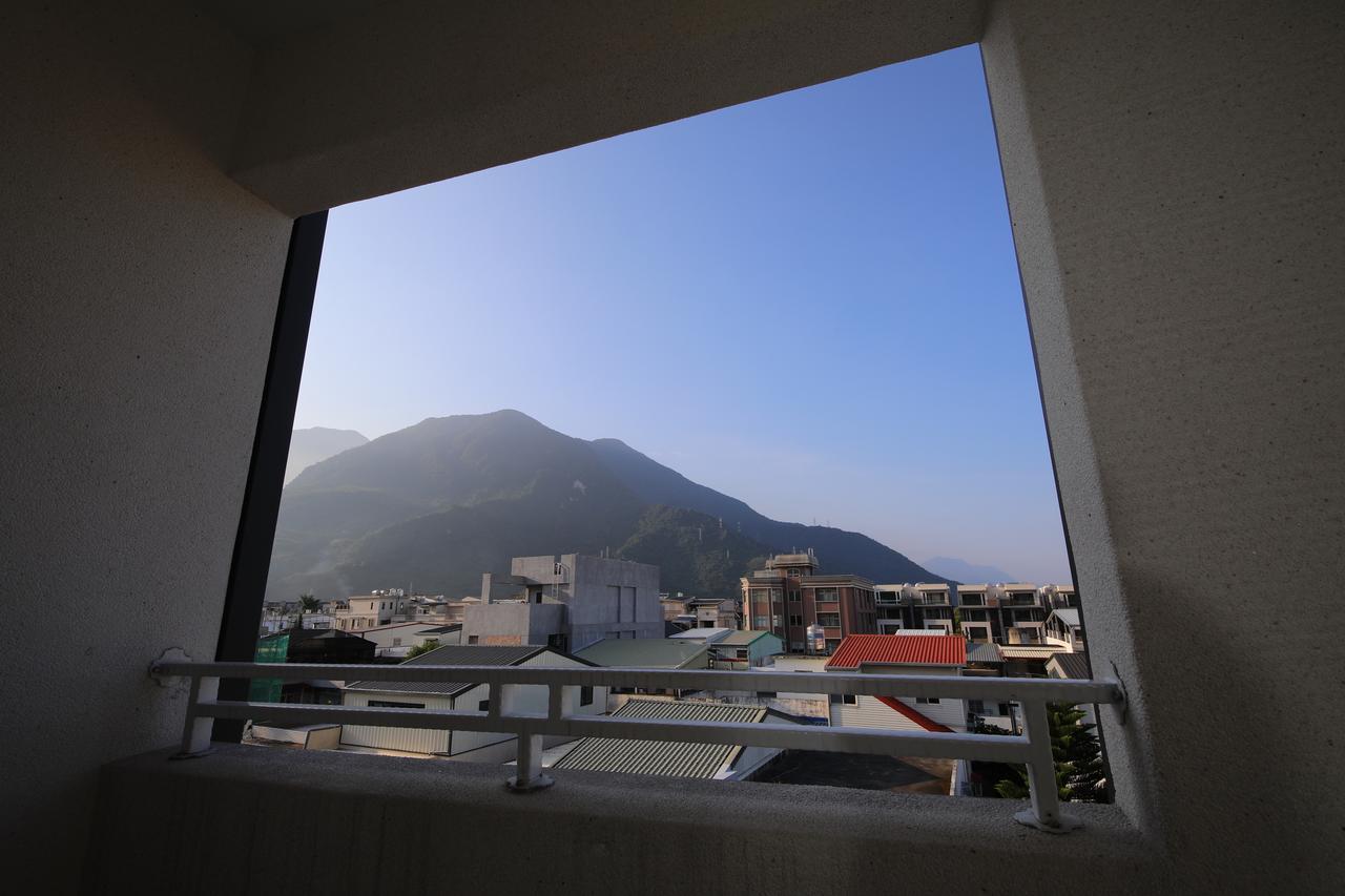 五葉松民宿-電梯民宿 近慈濟中小學及慈科大及人社院 Hualien stad Exteriör bild