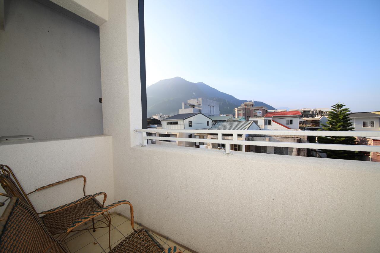 五葉松民宿-電梯民宿 近慈濟中小學及慈科大及人社院 Hualien stad Exteriör bild